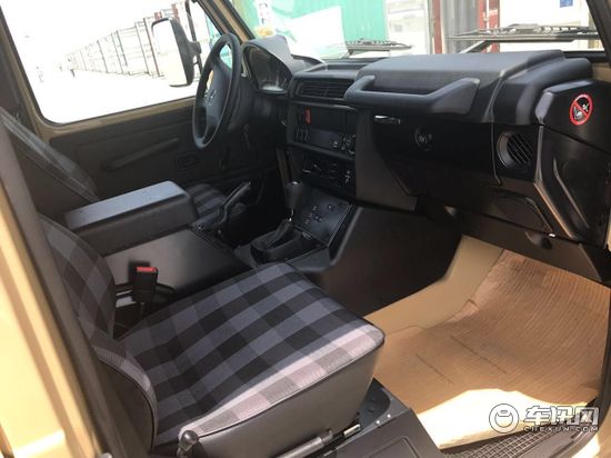 奔驰中唯一的军用版本柴油G300 保持着30多年来的不变面孔