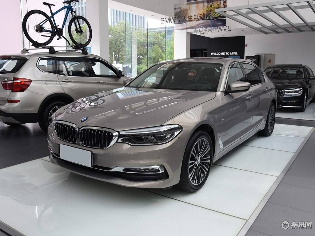 设计套装与风尚设计套装可选,豪华设计套装车身两侧有"luxury"logo