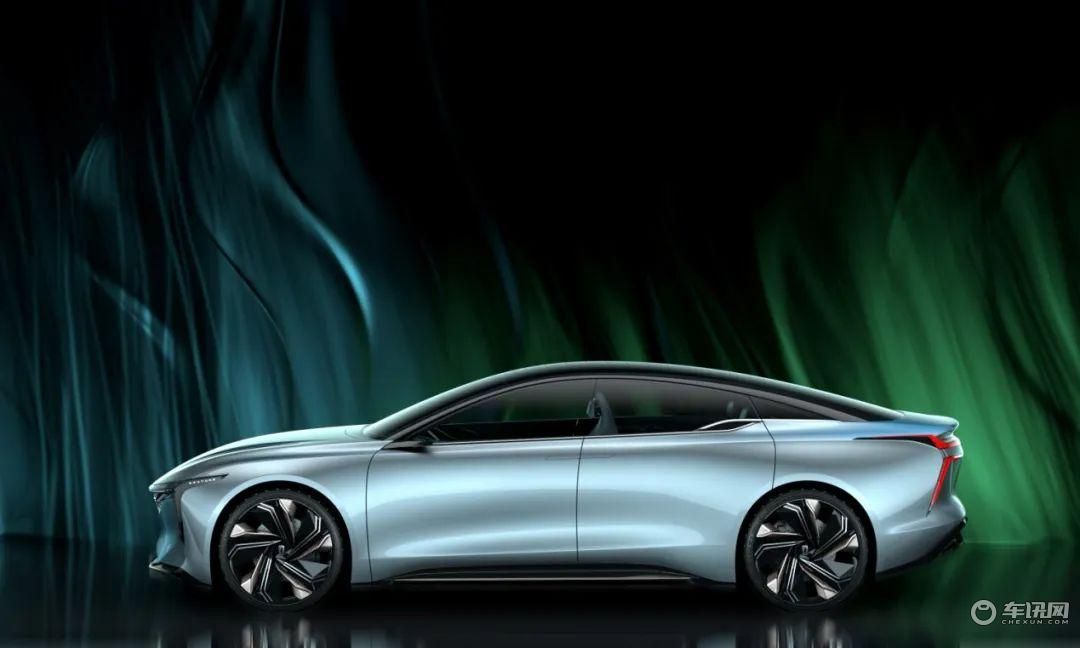 在"光影折学"的阶段,奔腾t-concept概念车大量运用了硬朗的小倒角特征