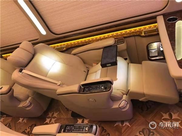 丰田考斯特13座VIP版 13座豪华版现车