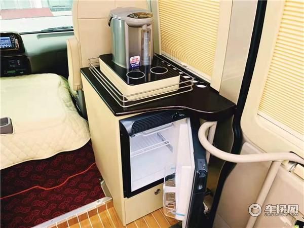 丰田考斯特13座VIP版 13座豪华版现车