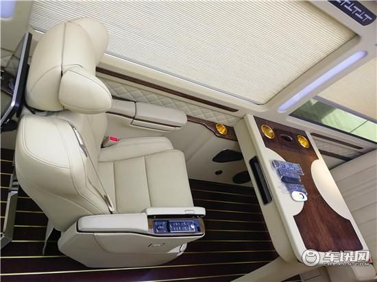丰田考斯特LM300h13座商务车，北京双品会同步销售