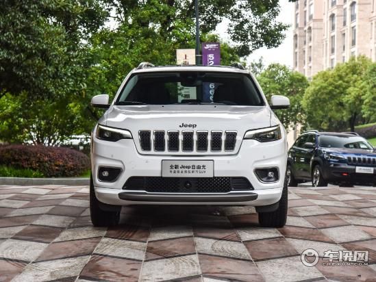 Jeep-自由光全系「型」走的荷尔蒙 降价促销价格