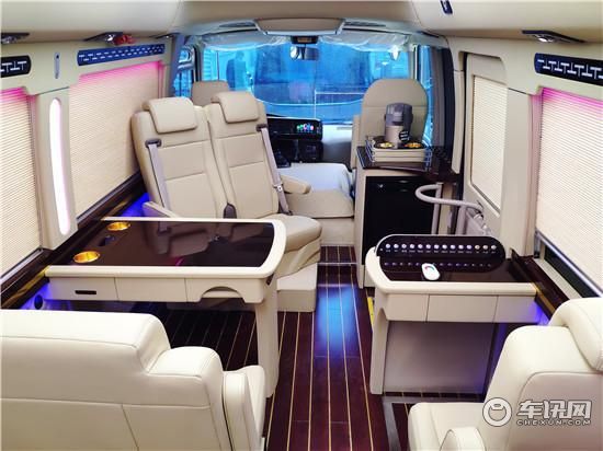 丰田考斯特新配车载电源插座 丰田柯斯达新配电源插座220v