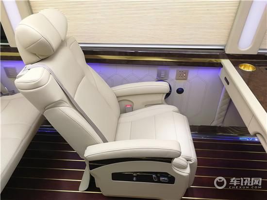 丰田考斯特16座专业设计师 考斯特商务定制