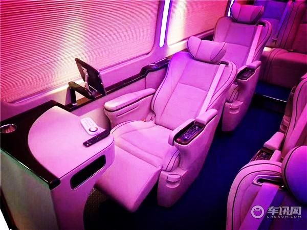 新款丰田考斯特12座汇报版报价及图片