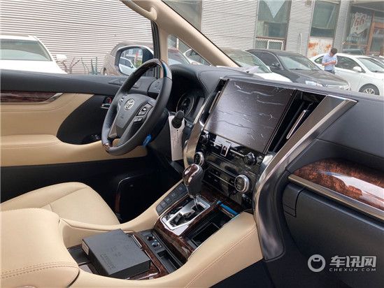 20款丰田埃尔法2.5四驱顶级尊贵版行情