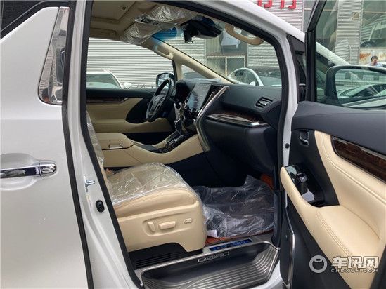 20款丰田埃尔法2.5四驱顶级尊贵版行情