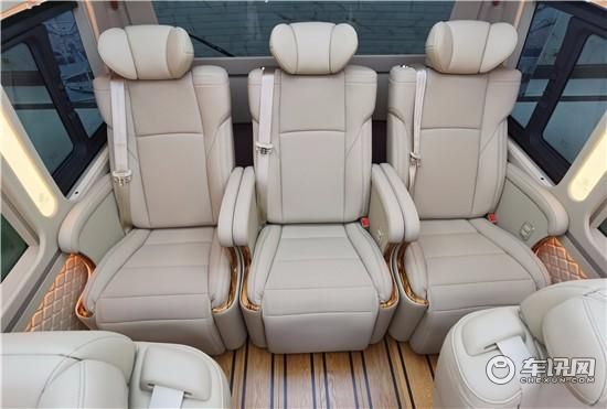 丰田考斯特12座现车 外观米黄色4.0价格