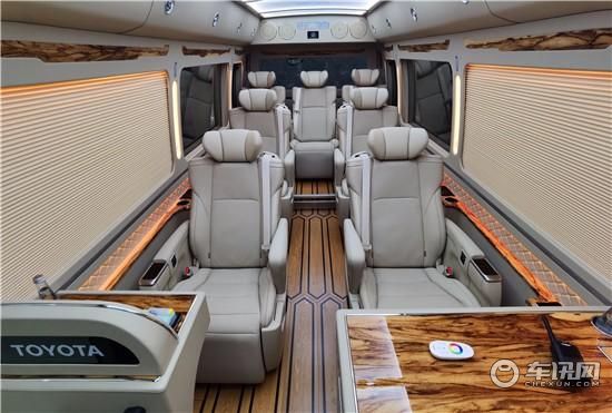 丰田考斯特行政版 12座豪华版报价