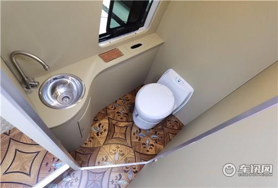 丰田考斯特高配房车 百万级别6座房车