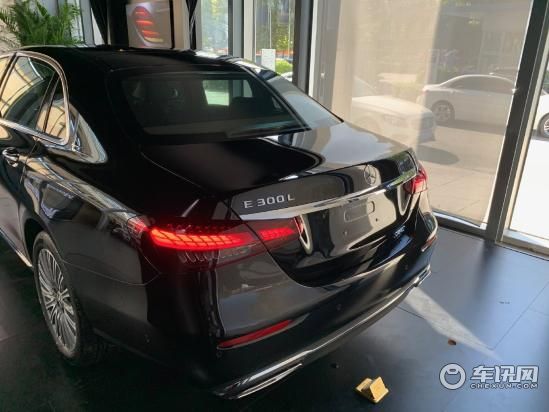 21款奔驰E级价格及图片 奔驰E300尊贵最新报价