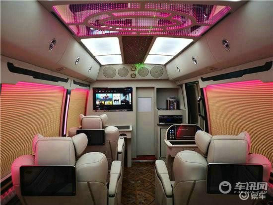 丰田考斯特商务车12座价格 实力改装