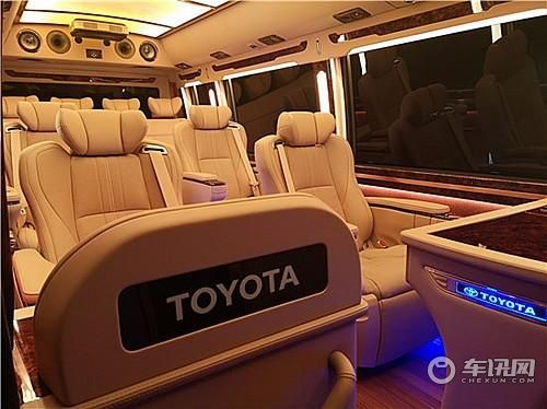 丰田考斯特11座至尊版价格及图片
