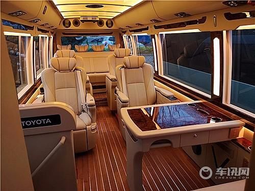 丰田考斯特11座至尊版价格及图片