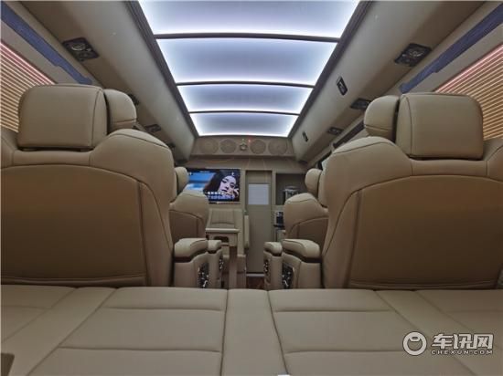 丰田考斯特10座商务车 改装VIP接待