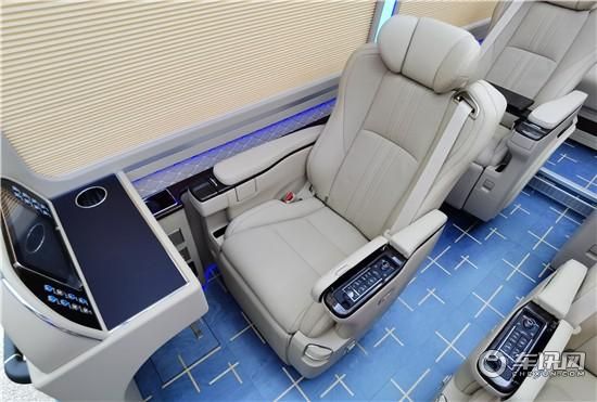 丰田考斯特新款配置 12座柯斯达售价
