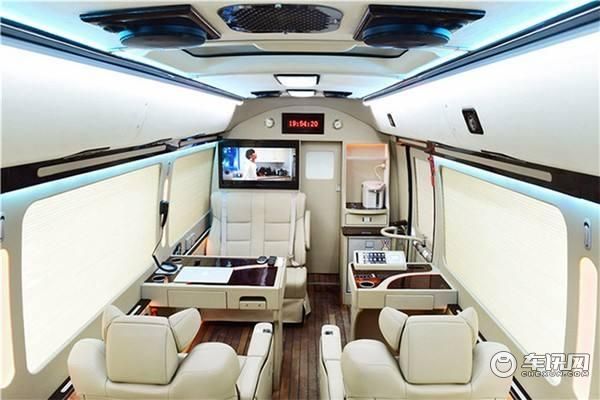 全新设计丰田考斯特商务车性能实拍感受