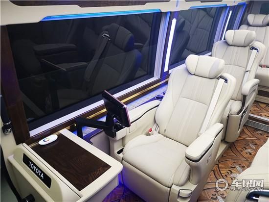 白金版丰田考斯特价格 12座考斯特现车