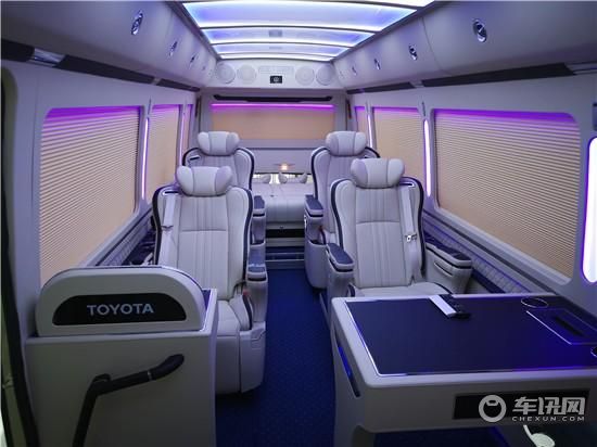 丰田考斯特4.0L价格 12座航空座椅配置