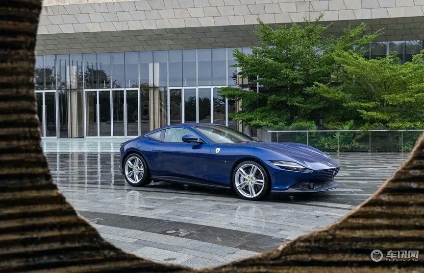 可甜蜜亦可热血，试驾法拉利Roma
