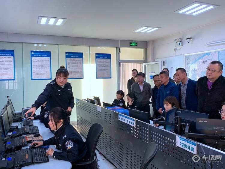 代表委员进警营 共商未央畅通事