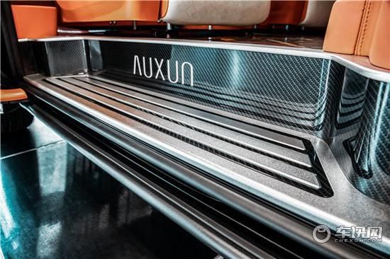 北京店奔驰商务车V260傲旋大白鲨销售