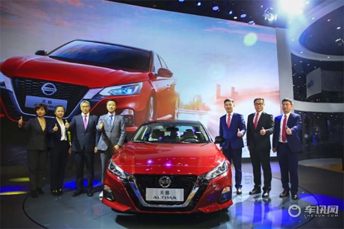 东风日产2021款天籁焕新上市 惊艳亮相