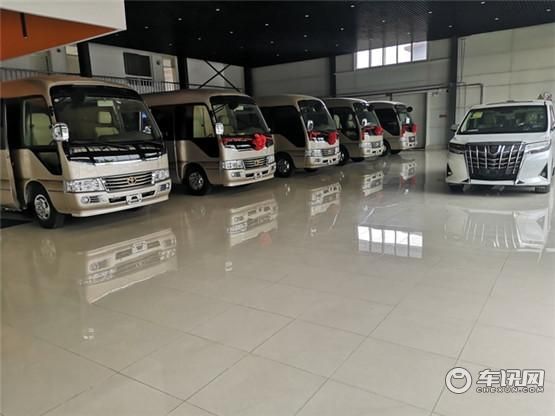 丰田考斯特最新15座商务车报价参数图片