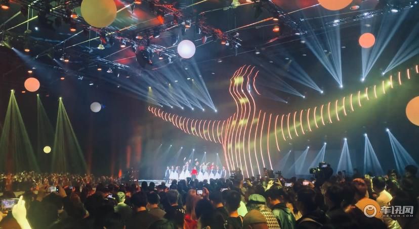 两场没有新车的发布会，用故事打动人心