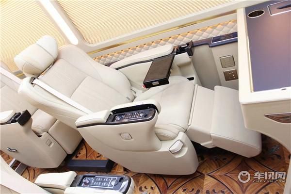 丰田考斯特9座售价限量版奢华中巴车