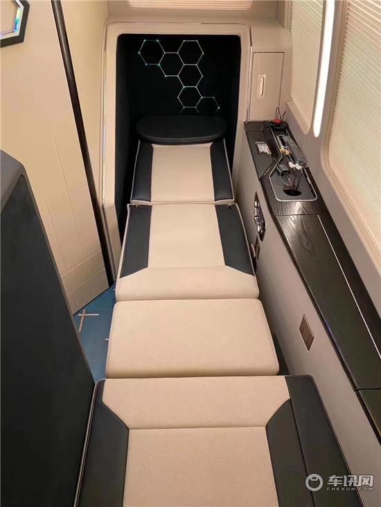 20款柯斯达米黄金考斯特商务车12座