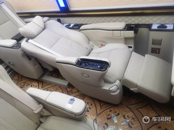 丰田考斯特11座价格 无需等待展厅现车