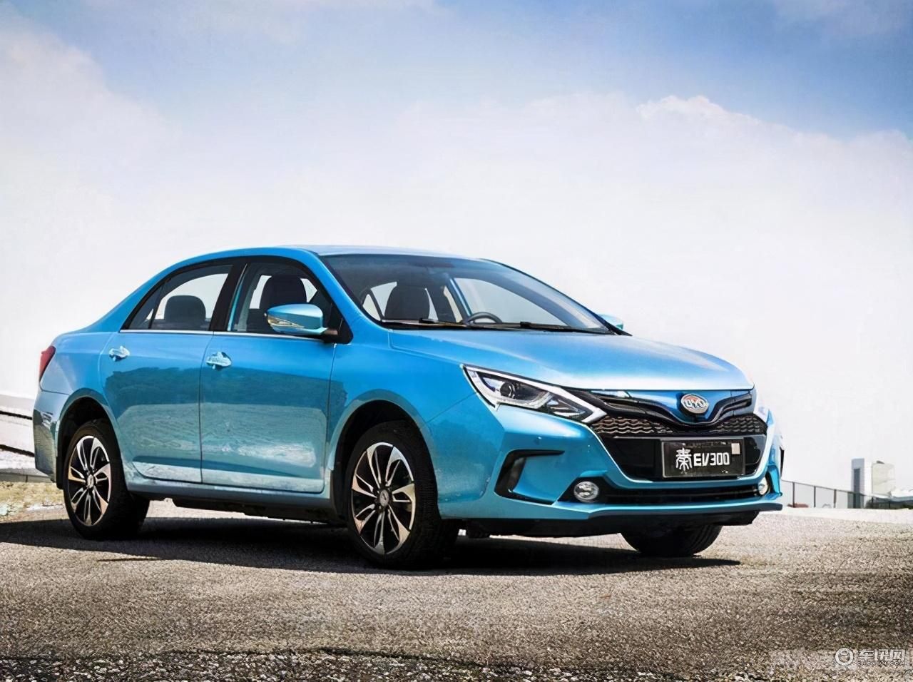 比亚迪车主吐槽买车4年，续航暴跌，满电才跑100公里？