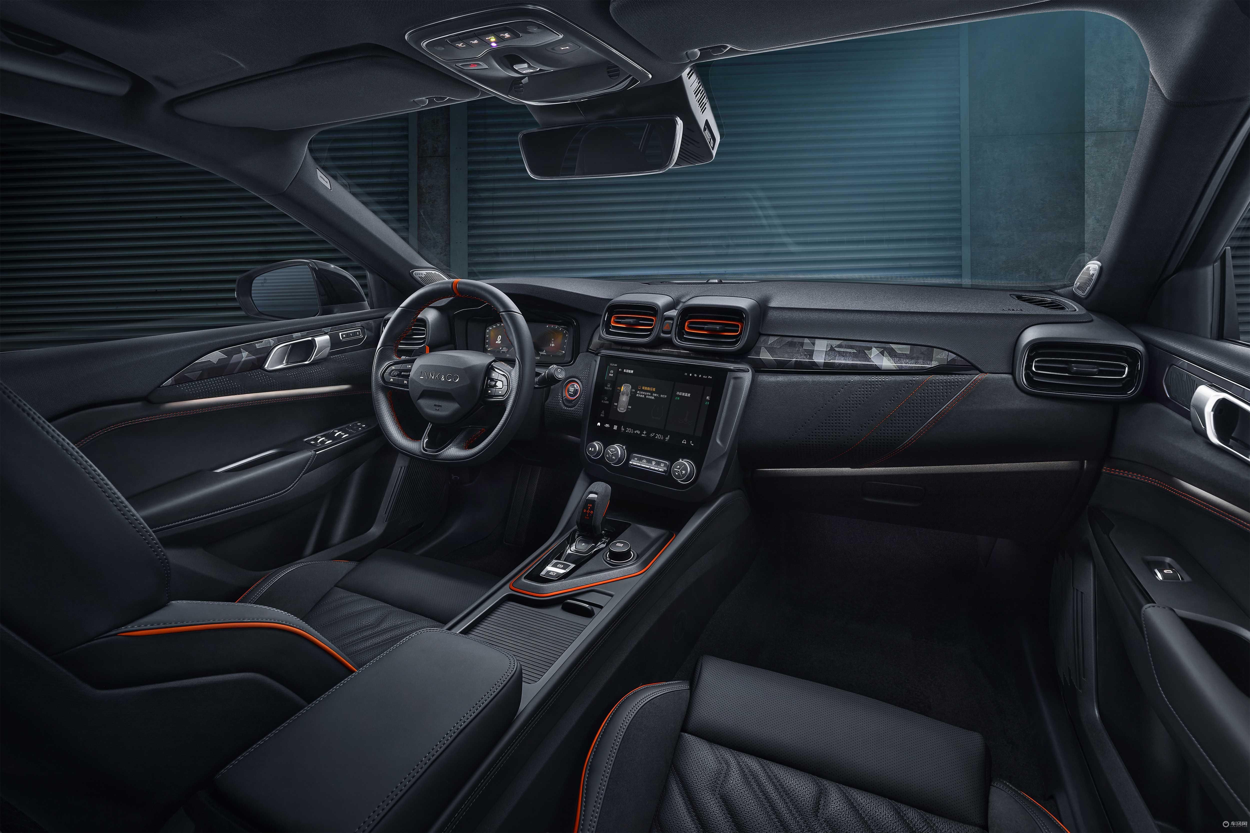 (图9领克02 hatchback橙色运动氛围内饰)领克02hatchback拥有强劲的