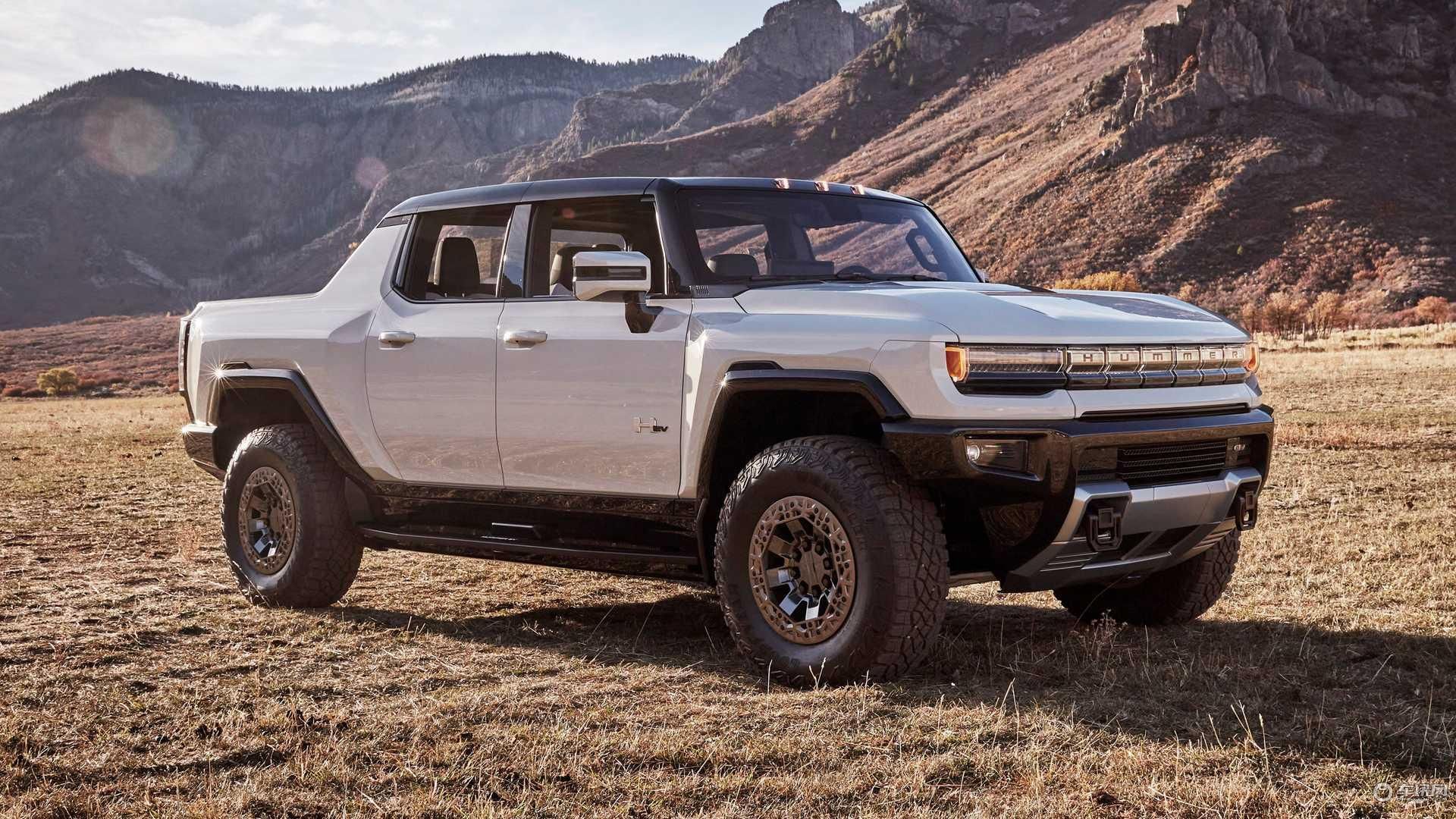2022-gmc-hummer-ev-front-side-mountain.jpg