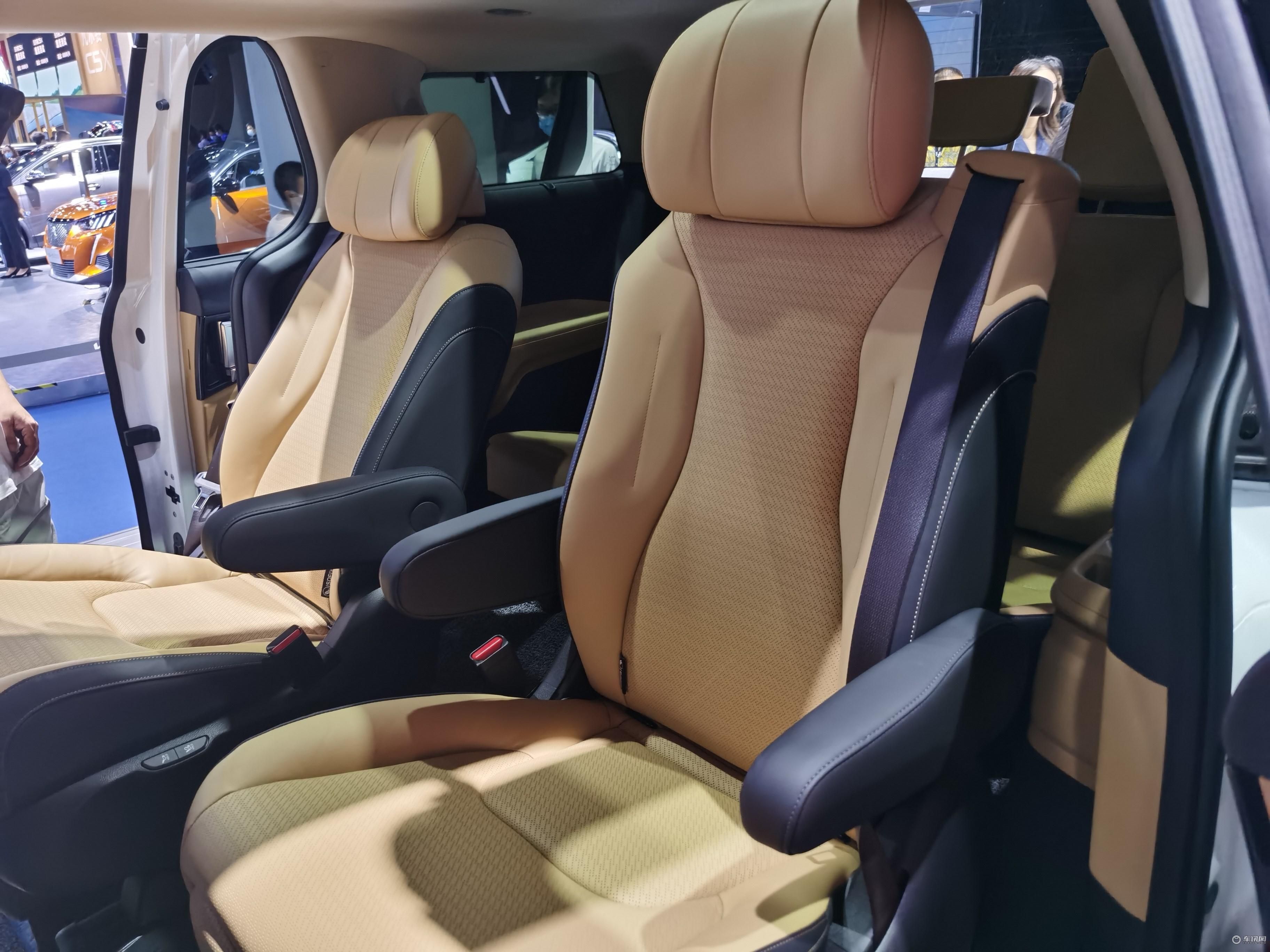 成都车展丨第四代嘉华有备而来,东风悦达起亚打造科技"人设"