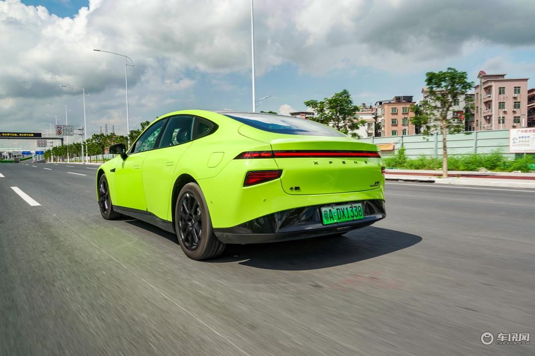 行走的焦点试驾小鹏p7鹏翼版