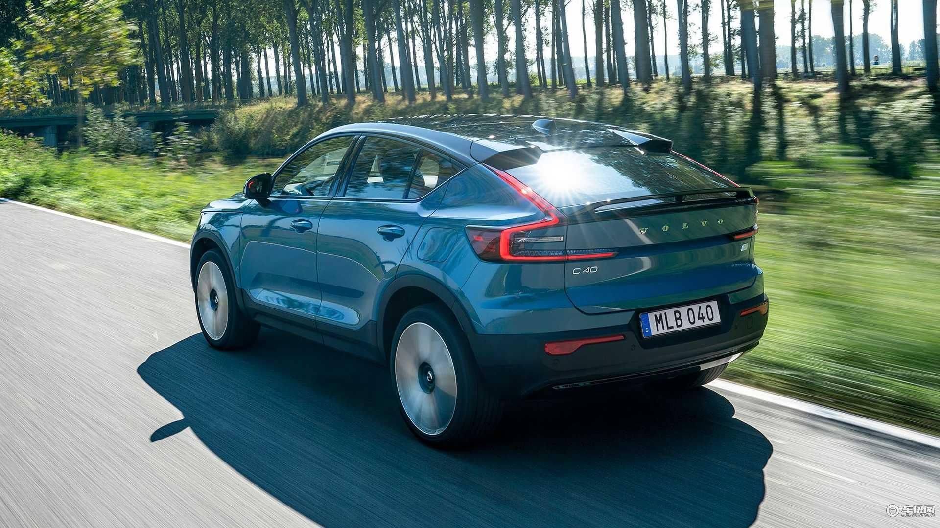 2022-volvo-c40-recharge-exterior-rear-quarter.jpg
