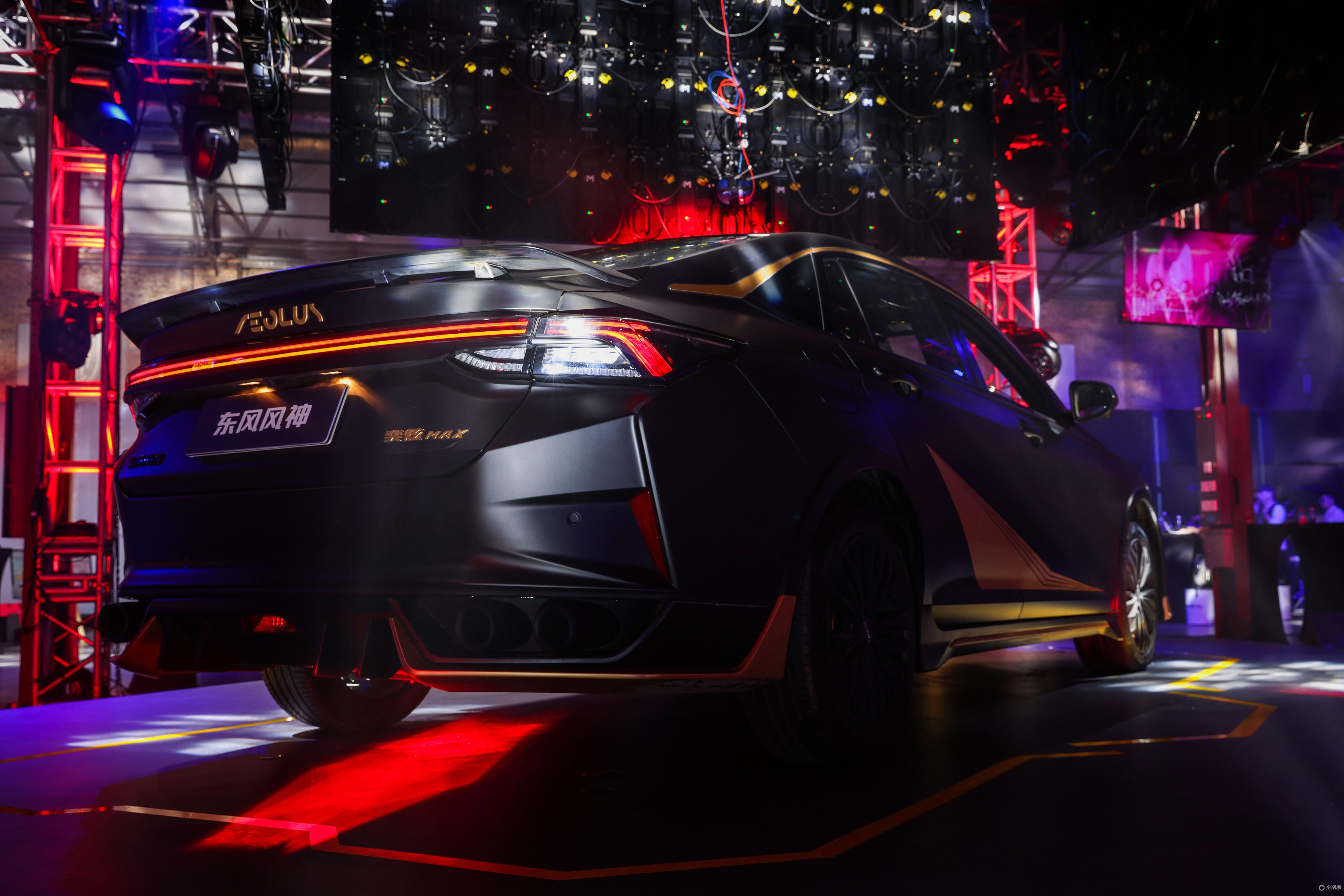 免去改装烦恼，“机甲战车”奕炫MAX暗夜版售12.79万元起