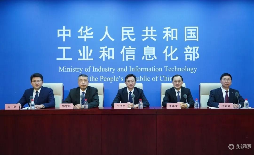 车市告别“三连跌”，中汽协为2022划重点！
