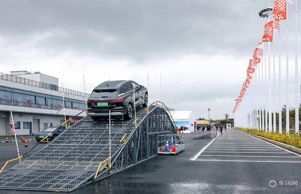 空间、动力均有惊喜 场地试驾奥迪Q5 e-tron