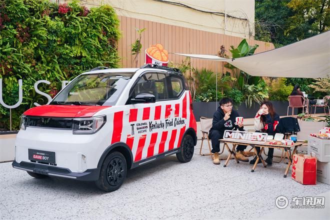 五菱宏光MINIEV肯德基版定制快餐车，解锁年轻多元新生活场景