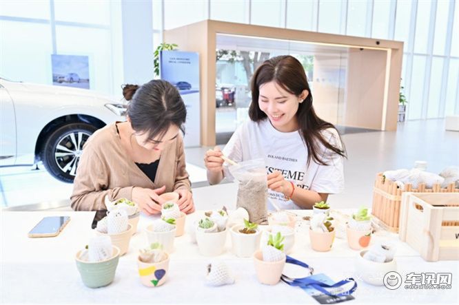 沃尔沃汽车佛山金岛旗舰中心开业        