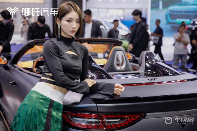哪吒“双雄” 强势登录粤港澳大湾区车展     