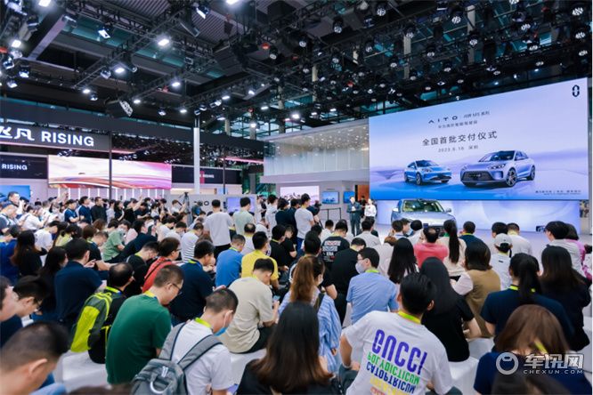 先行向未来 2023（第二十七届）粤港澳大湾区车展盛大开幕