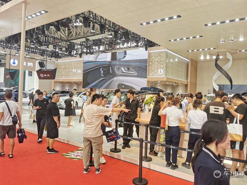 豪华感超越BBA？  腾势携N7震撼亮相哈尔滨国际车展