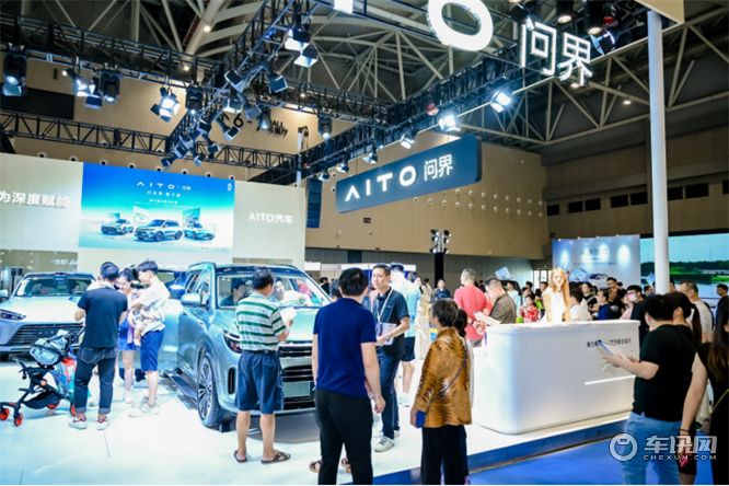 5个亿焕新 AITO问界新M7大五座亮相佛山潭洲车展