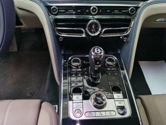 2023款宾利飞驰港口现车各种颜色各种配置优惠售全国