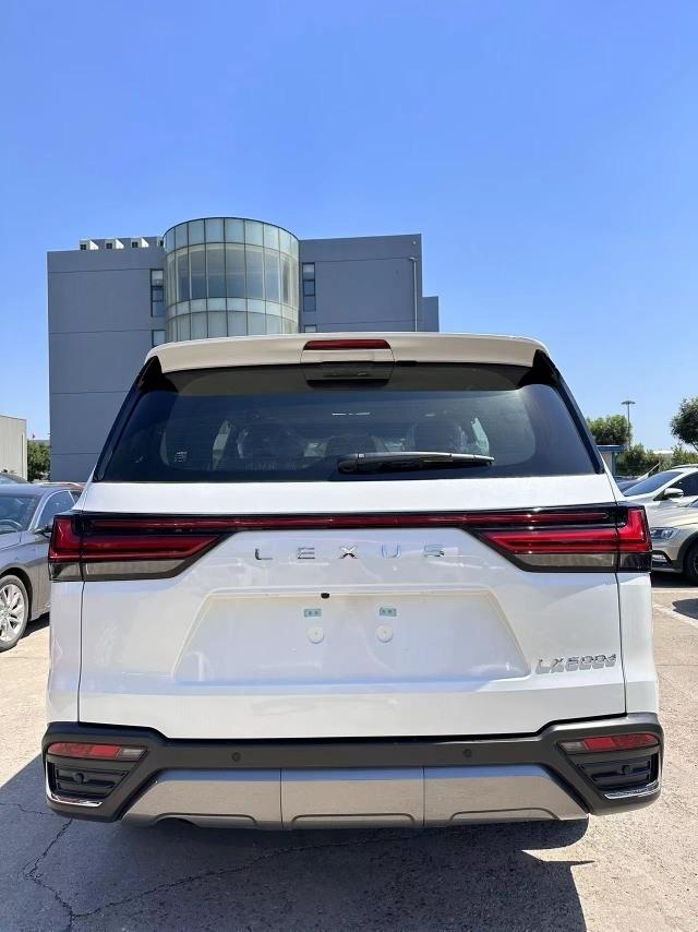 23款雷克萨斯LX500d柴油版港口福利价